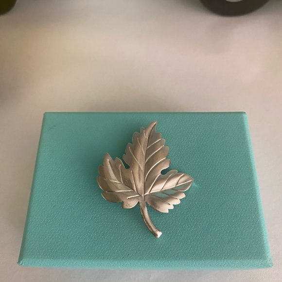 Tiffany & Co. Maple Leaf Brooch - Picture 2 of 6
